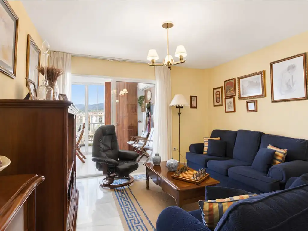 Sala d'estar de Pis en venda en Fuengirola amb Aire condicionat, Terrassa i Piscina