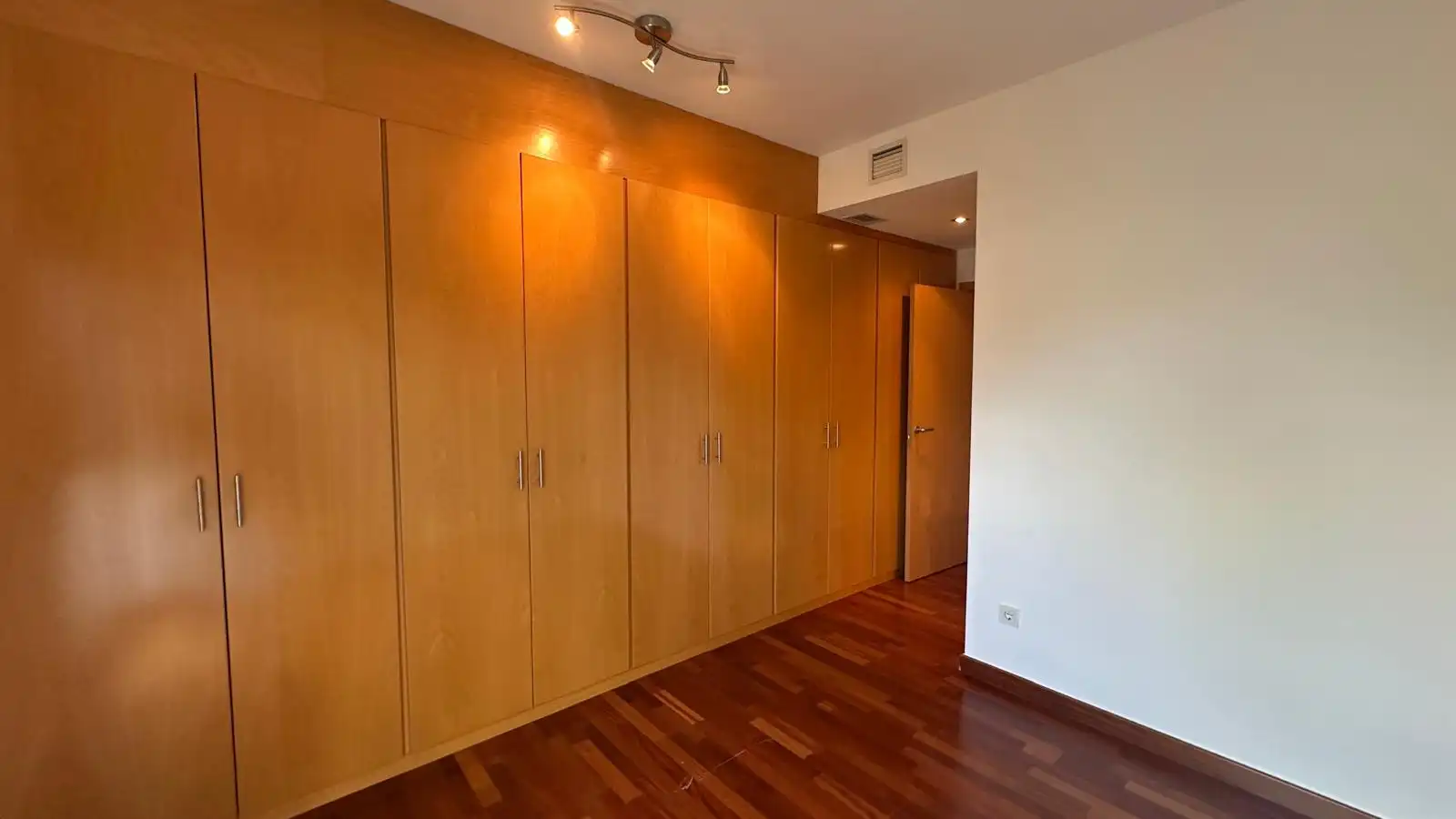 Schlafzimmer von Wohnung zum Verkauf in Mairena del Aljarafe mit Klimaanlage, Heizung und Terrasse
