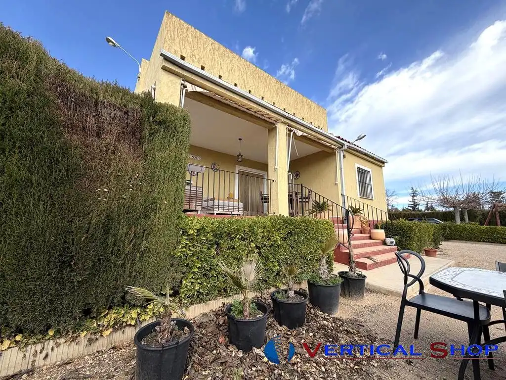 Vista exterior de Casa o xalet en venda en Caudete amb Aire condicionat