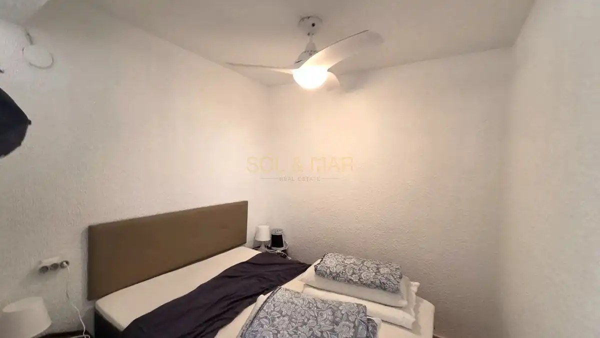 Dormitori de Apartament en venda en Torremolinos amb Aire condicionat, Calefacció i Moblat