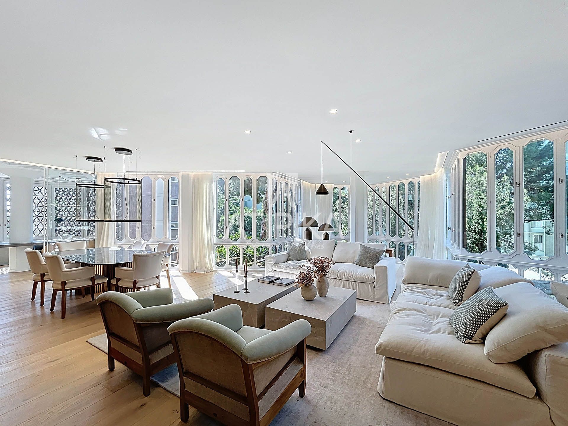 Sala d'estar de Pis en venda en  Barcelona Capital amb Parquet, Terrassa i Piscina comunitària