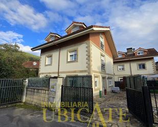 Exterior view of Single-family semi-detached for sale in Sobrescobio  with Terrace and Balcony