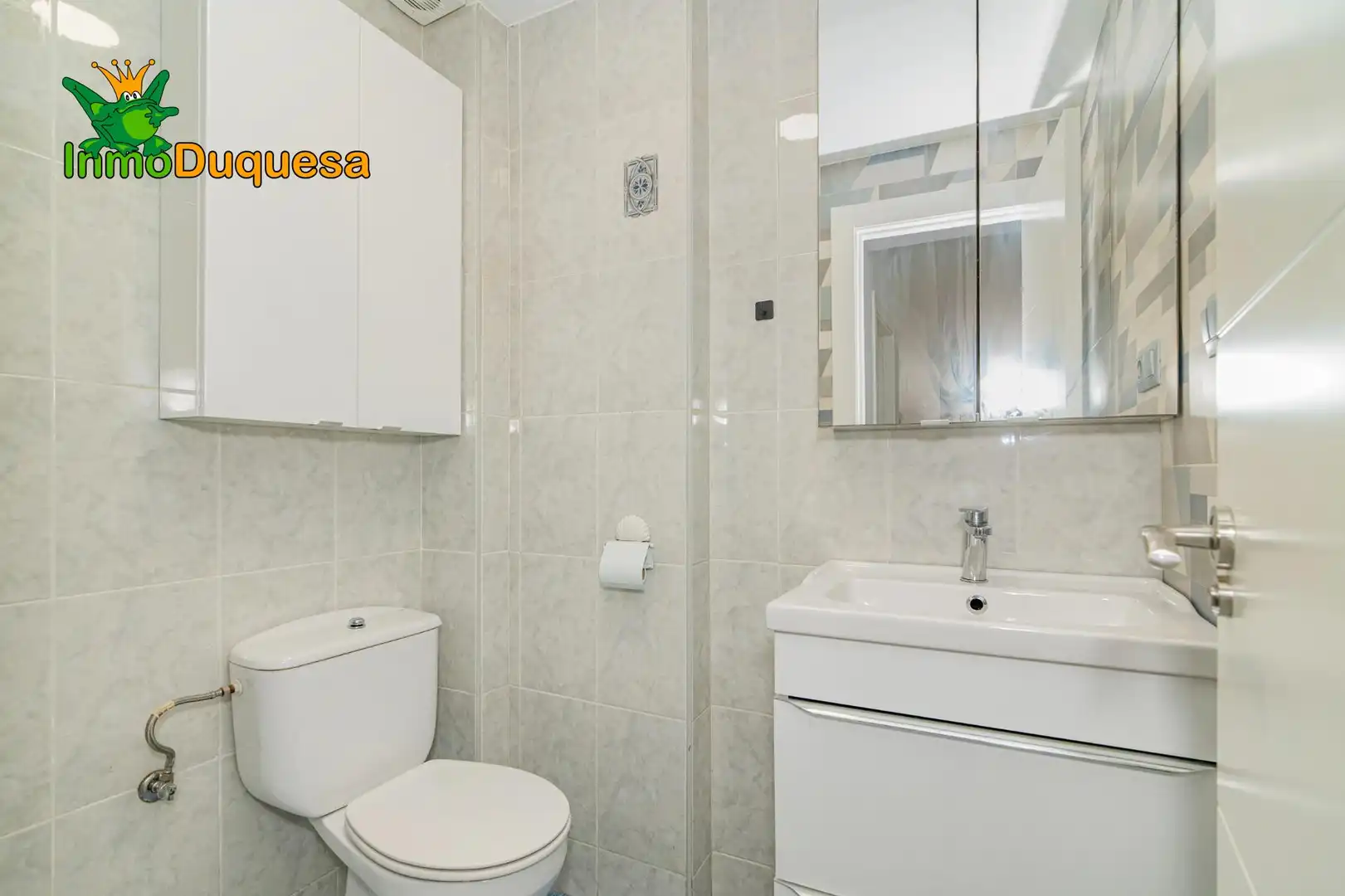 Baño de Piso en venta en Granada con Aire acondicionado, Calefacción y Terraza