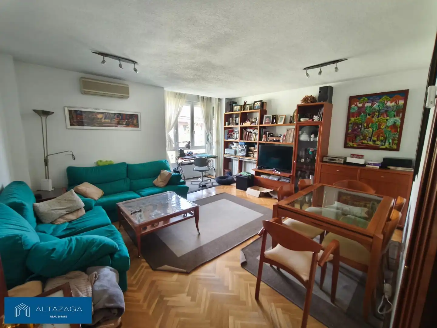 Living room of Flat for sale in San Sebastián de los Reyes  with Air Conditioner, Heating and Storage room