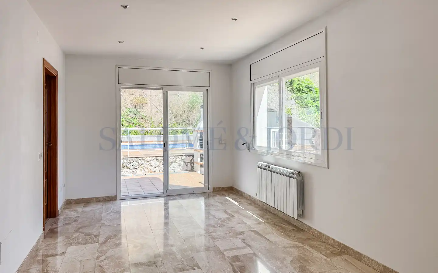 Sala d'estar de Casa adosada en venda en Argentona amb Calefacció, Jardí privat i Terrassa