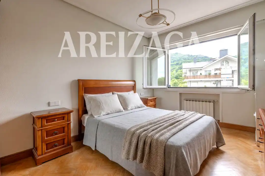 Dormitori de Casa o xalet en venda en Donostia - San Sebastián  amb Calefacció, Jardí privat i Terrassa