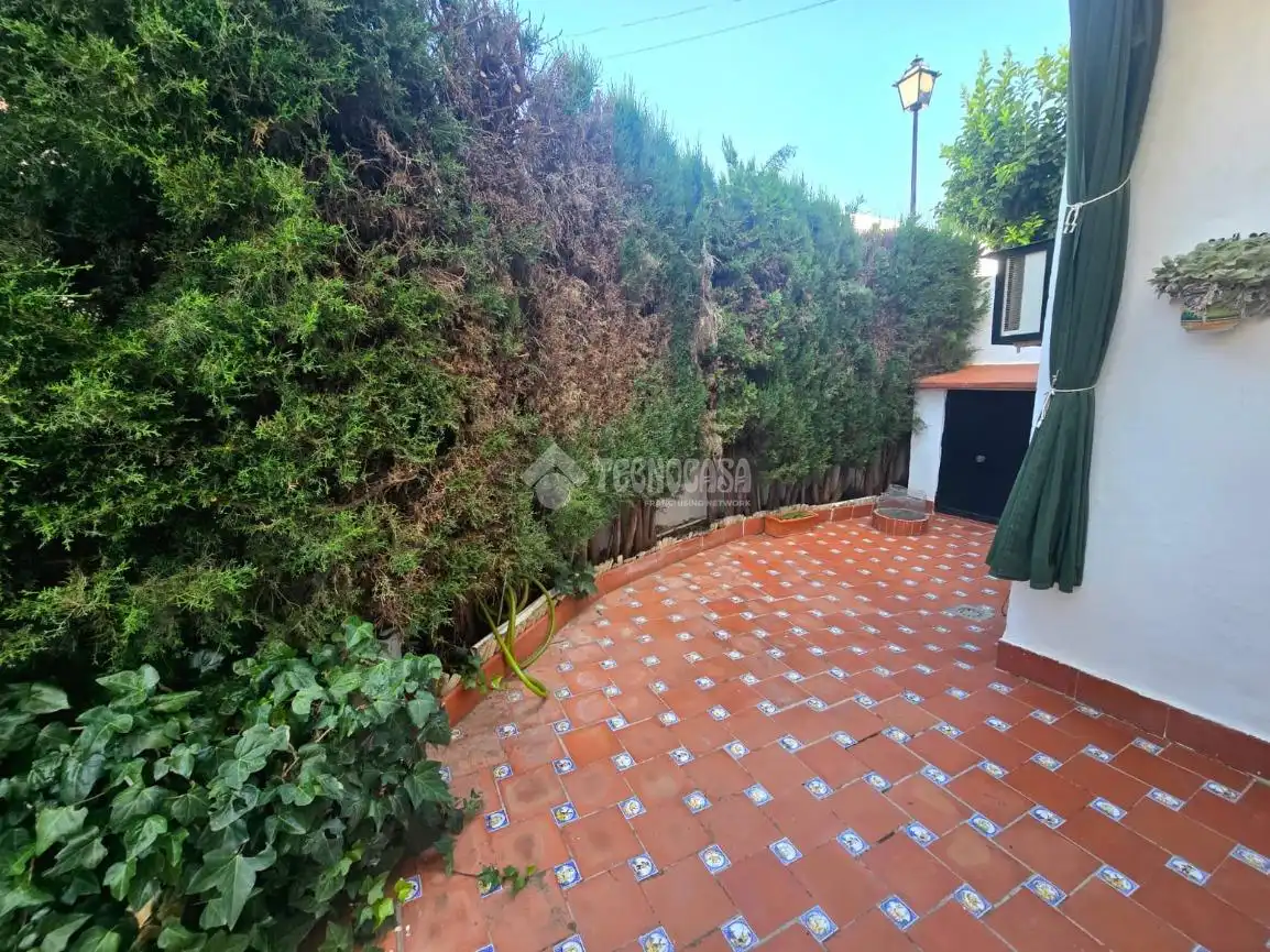 Jardí de Casa adosada en venda en Morón de la Frontera amb Aire condicionat