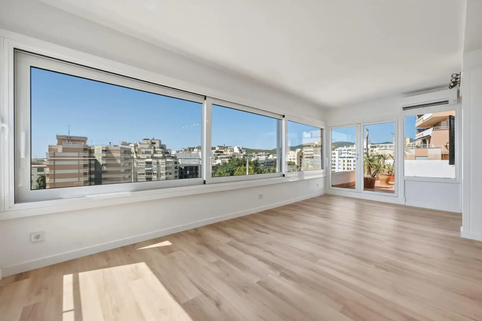 Attic for rent in Santa Catalina