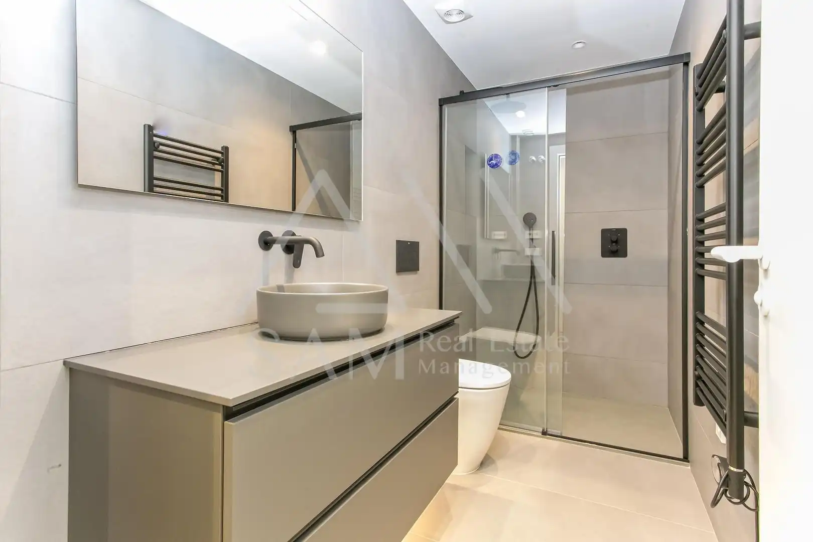 Badezimmer von Wohnung zum Verkauf in Barcelona mit Heizung und Gemeinschaftspool