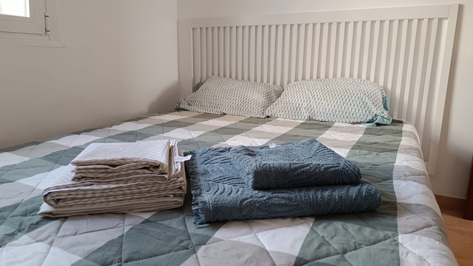 Bedroom of Flat for share in Estepona  with Air Conditioner, Furnished and Oven