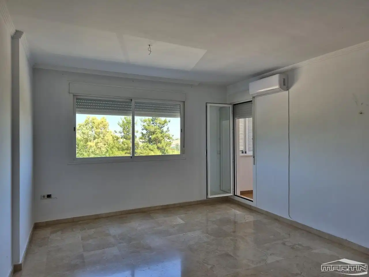 Habitación de Piso de alquiler en Lucena con Aire acondicionado, Terraza y Piscina comunitaria