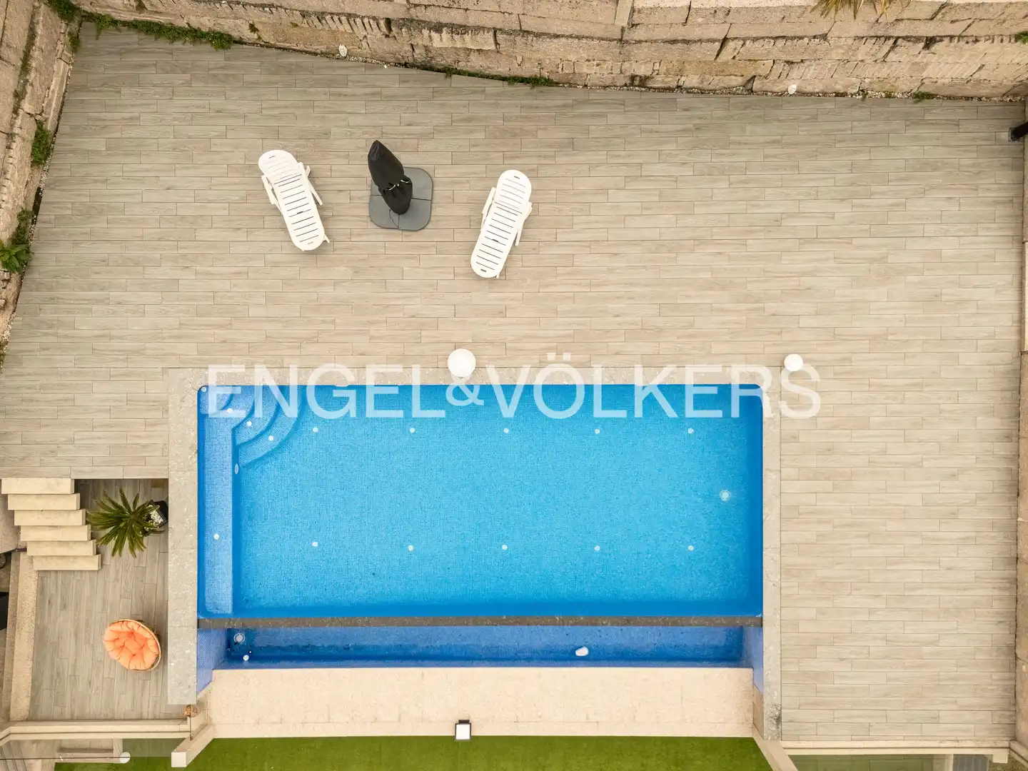 Piscina de Casa o xalet en venda en Oia amb Calefacció, Jardí privat i Parquet