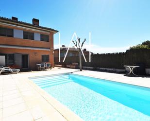 Jardí de Casa o xalet en venda en Arenys de Munt amb Aire condicionat, Terrassa i Piscina