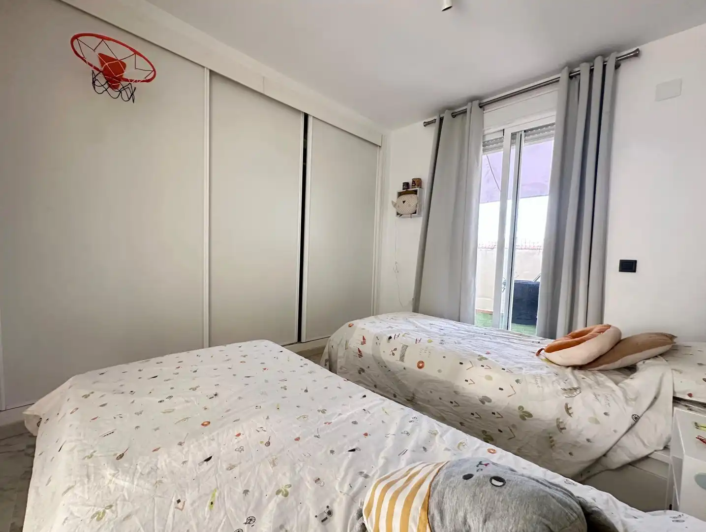 Dormitori de Àtic en venda en Marbella amb Aire condicionat, Jardí privat i Terrassa