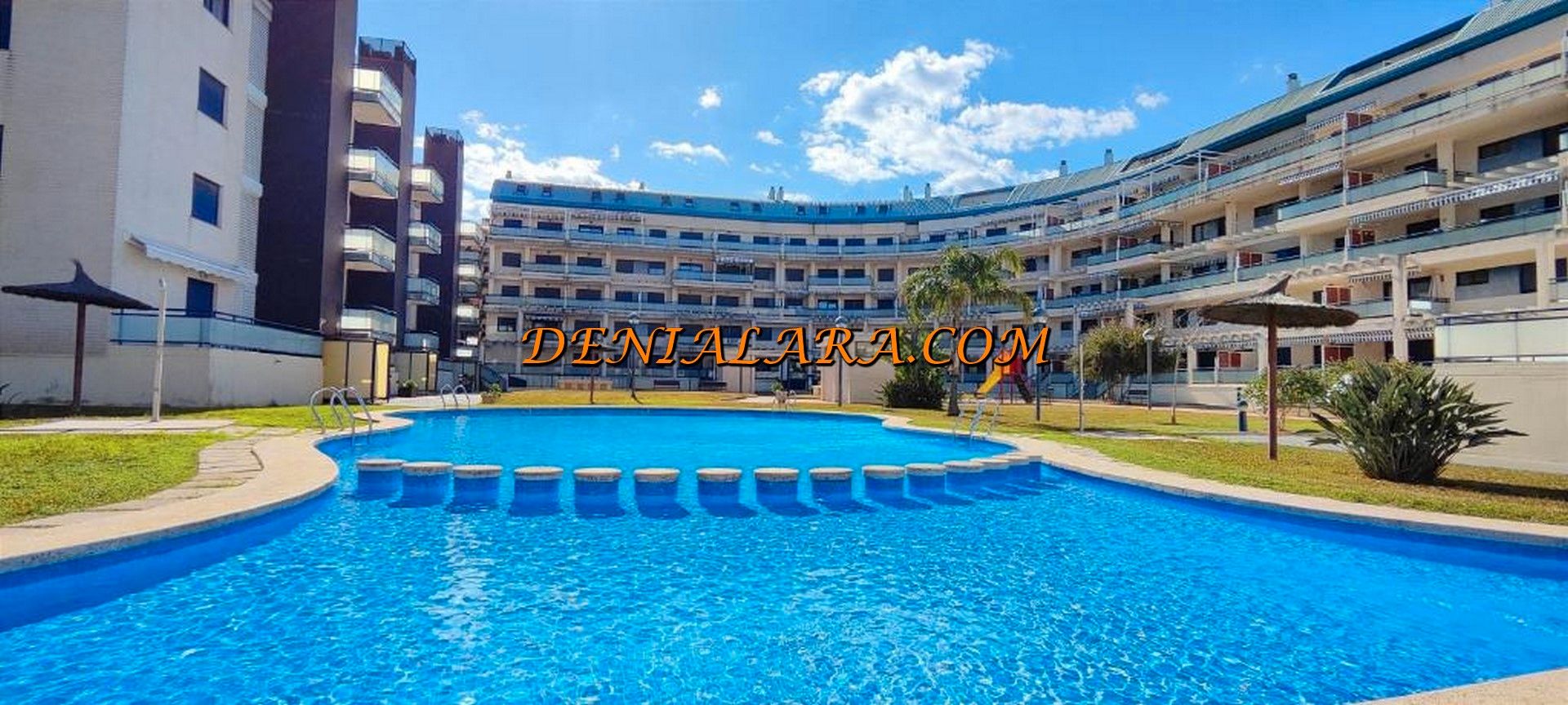 Vista exterior de Apartament en venda en Dénia amb Aire condicionat, Terrassa i Traster