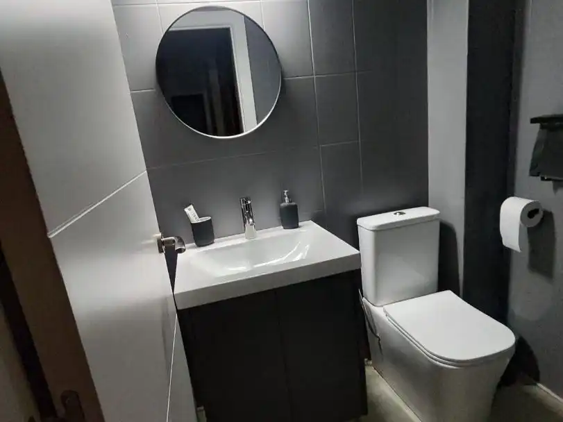 Bathroom of Flat for sale in Madrid  with Terrace, Storage room and Washing machine