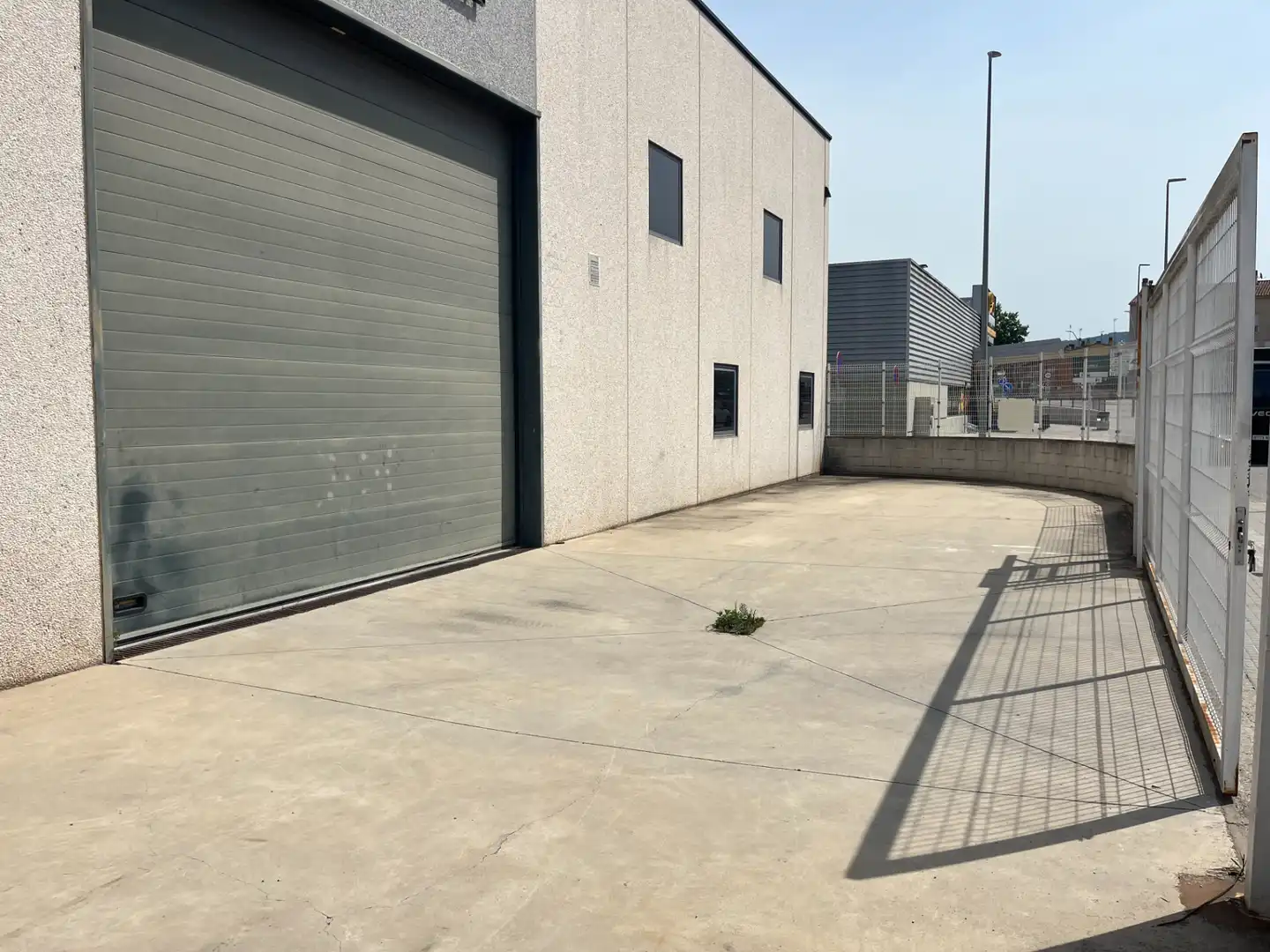 Vista exterior de Nave industrial de alquiler en Vilanova del Vallès