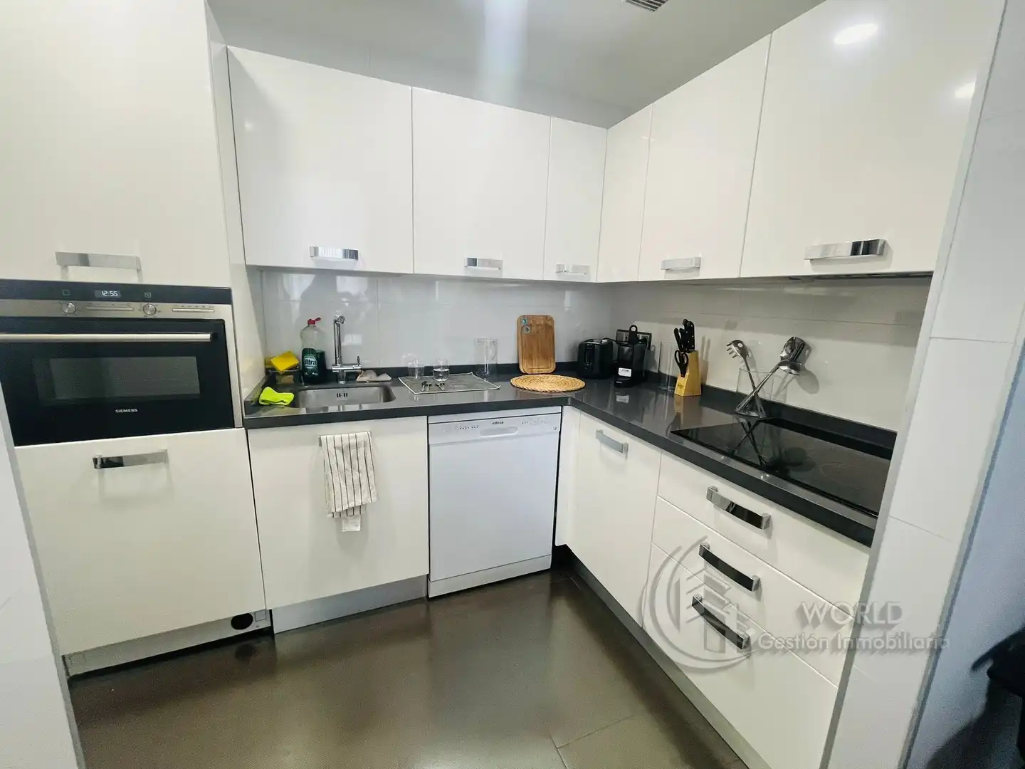 Cocina de Dúplex de alquiler en Madrid con Aire acondicionado, Calefacción y Amueblado