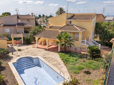 Villa mit Pool zum Verkauf in Entrepinos