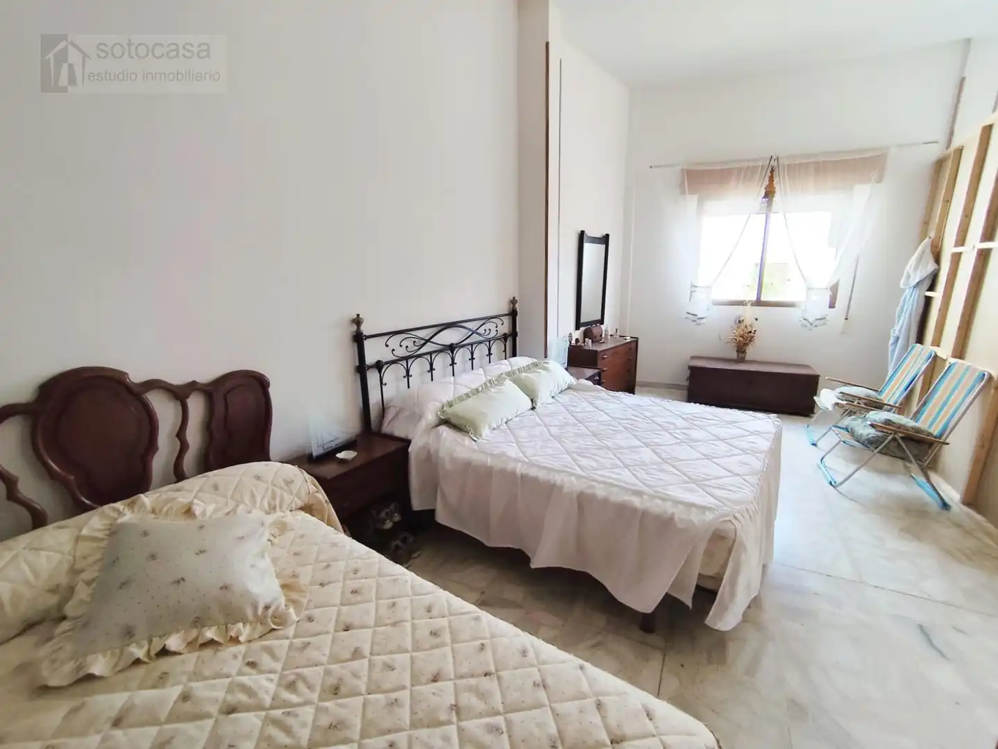 Schlafzimmer von Geschaftsraum zum Verkauf in Cigales mit Möbliert