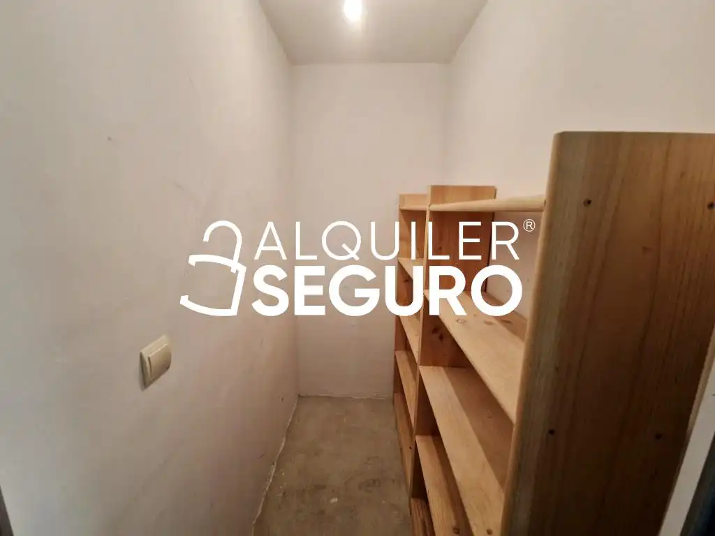 Flat for rent in Móstoles  with Heating and Storage room