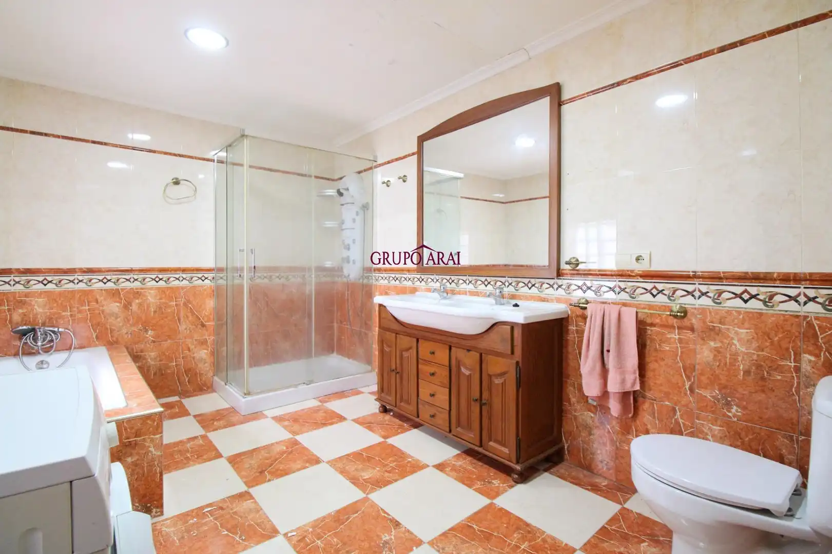 Bany de Casa o xalet en venda en Alicante / Alacant amb Aire condicionat, Terrassa i Balcó