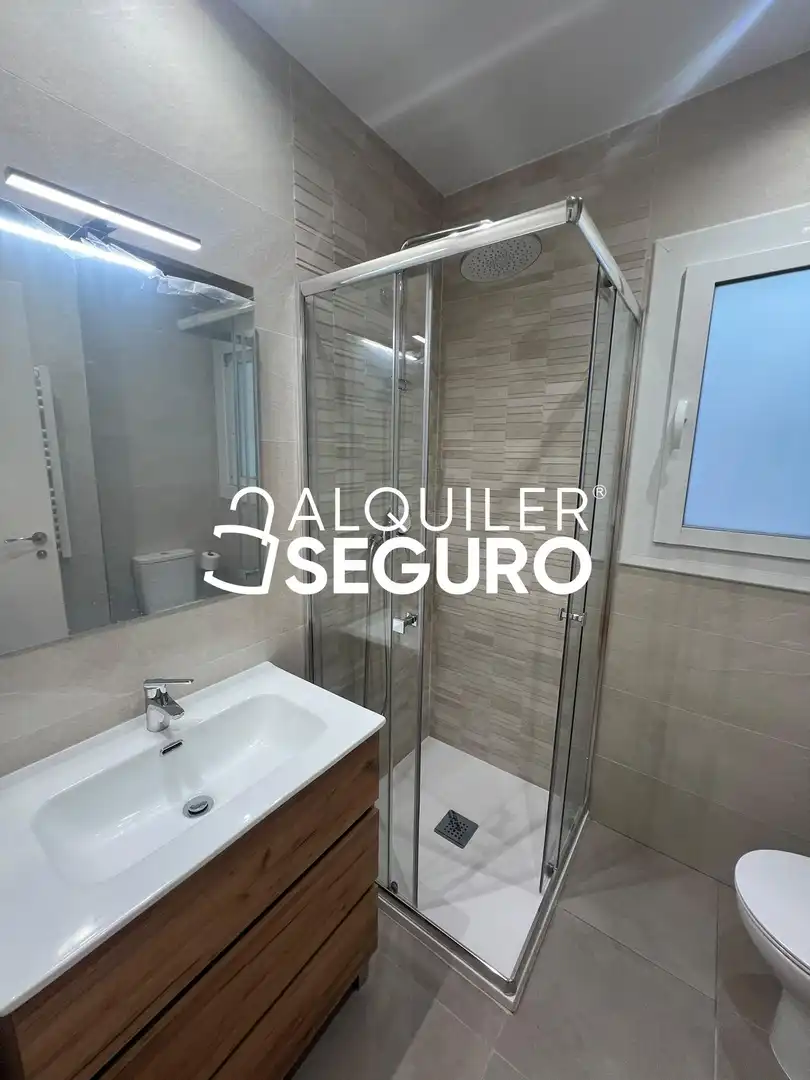 Baño de Piso de alquiler en Alcobendas con Aire acondicionado, Calefacción y Terraza