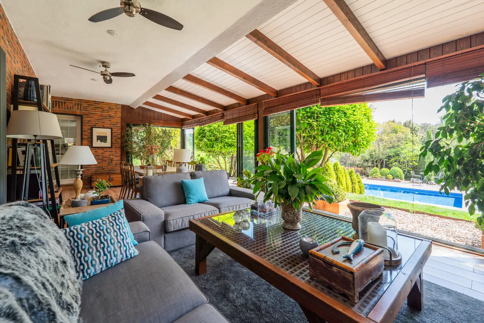 Living room of Houses for sale in Madrid  with Air Conditioner, Private garden and Swimming Pool