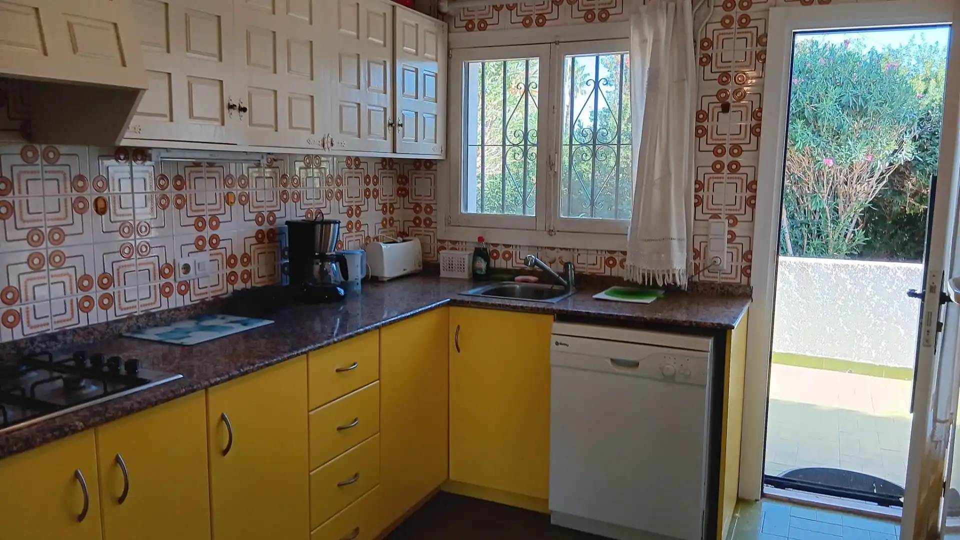 Cuina de Casa o xalet en venda en Dénia amb Aire condicionat, Calefacció i Jardí privat