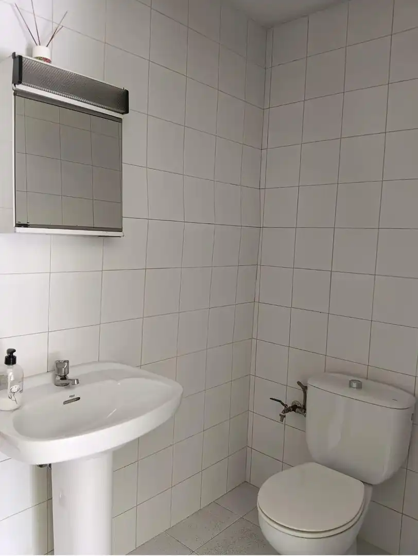 Baño de Local de alquiler en Maracena con Aire acondicionado