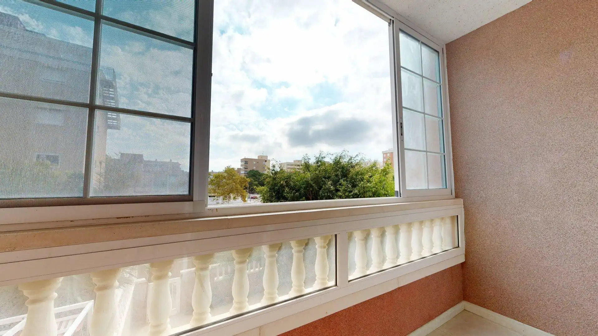 Apartamento en venta en Calle GIJON, Ciutat Esportiva