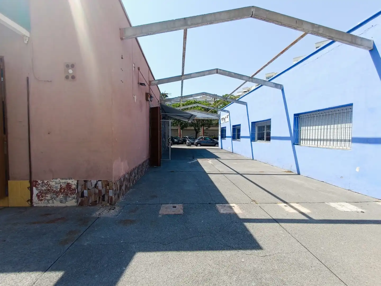 Vista exterior de Local en venda en Alicante / Alacant amb Terrassa