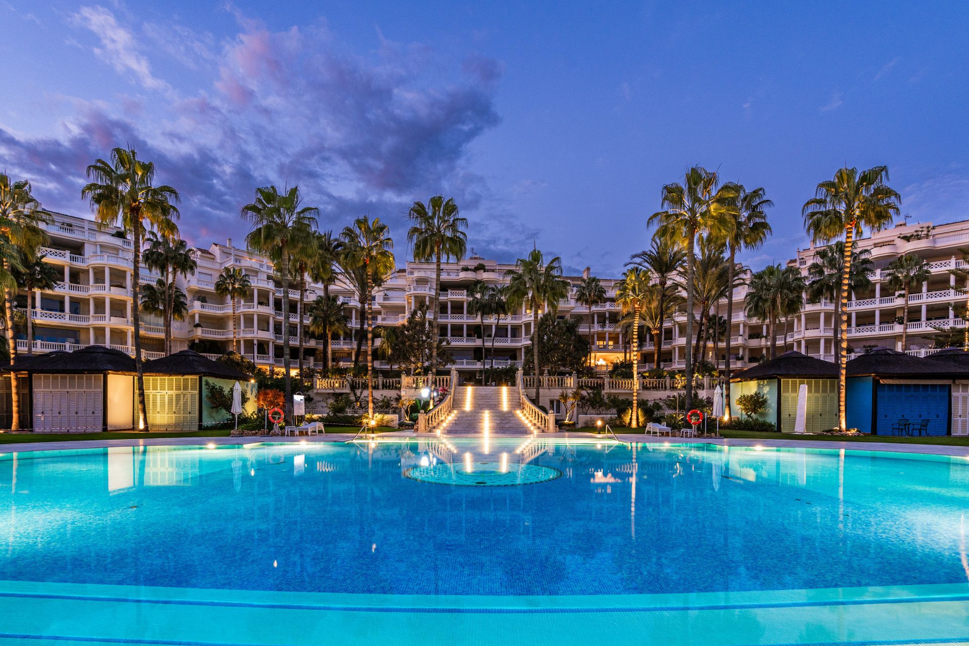 Piscina de Apartament en venda en Estepona amb Aire condicionat, Terrassa i Traster