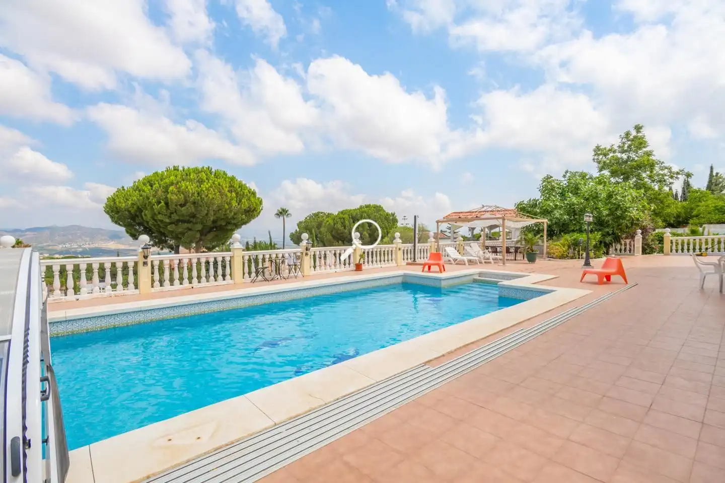 Piscina de Casa o xalet en venda en Alhaurín de la Torre amb Aire condicionat, Jardí privat i Terrassa