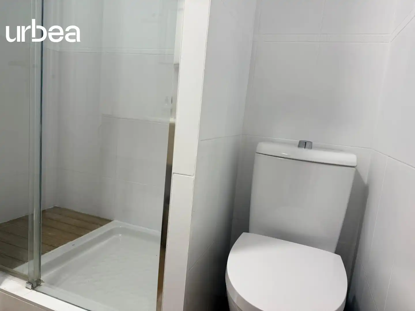 Bathroom of Flat for sale in Málaga  with Air Conditioner, Heating and Private garden