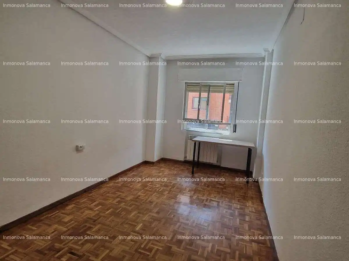 Bedroom of Flat for share in Salamanca  with Heating, Terrace and Furnished