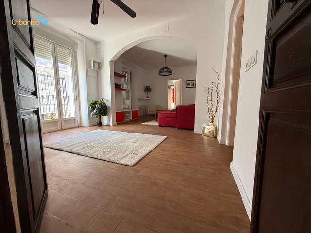Apartamento en Alquiler en Calle Benegas en Casco Antiguo
