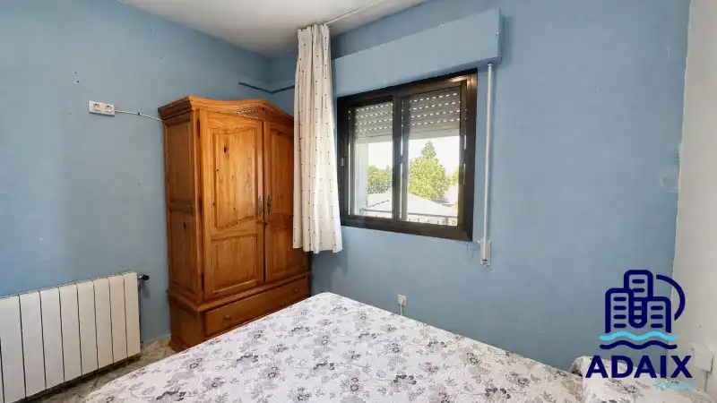 Habitación de Casa adosada en venta en Huecas con Calefacción y Balcón