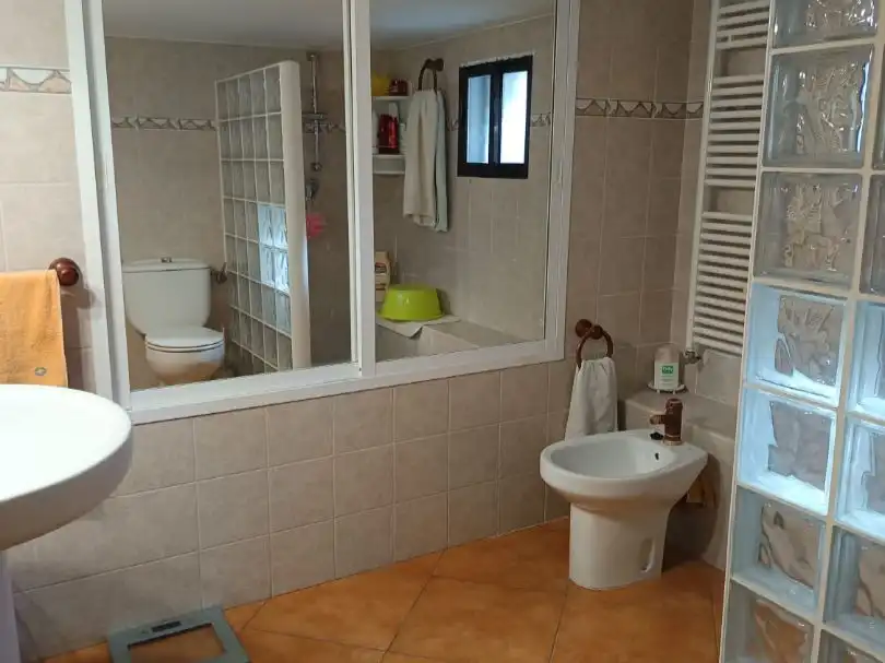 Bany de Casa o xalet en venda en Cardiel de los Montes amb Aire condicionat, Terrassa i Piscina