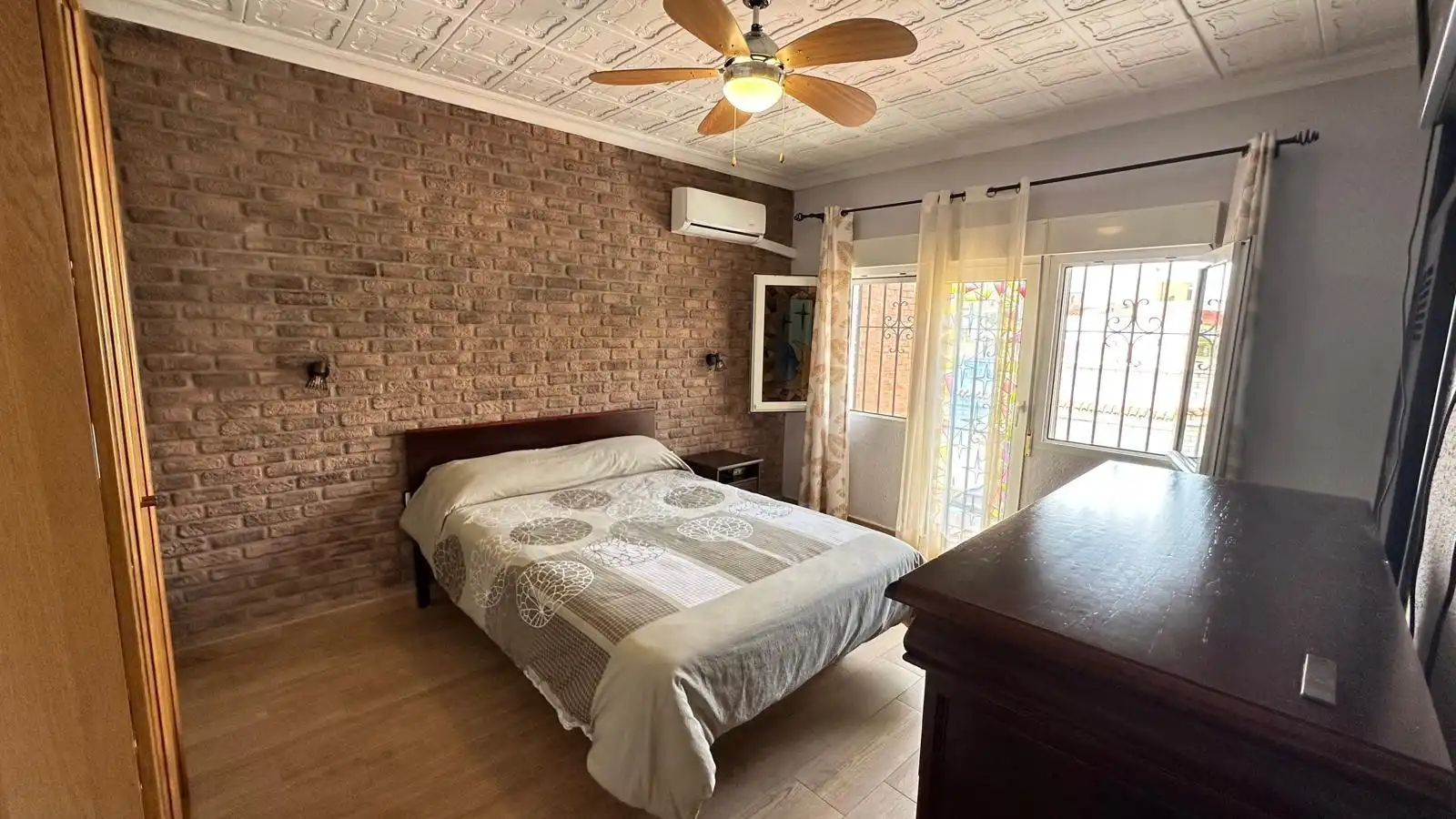 Dormitori de Casa adosada en venda en La Línea de la Concepción amb Piscina