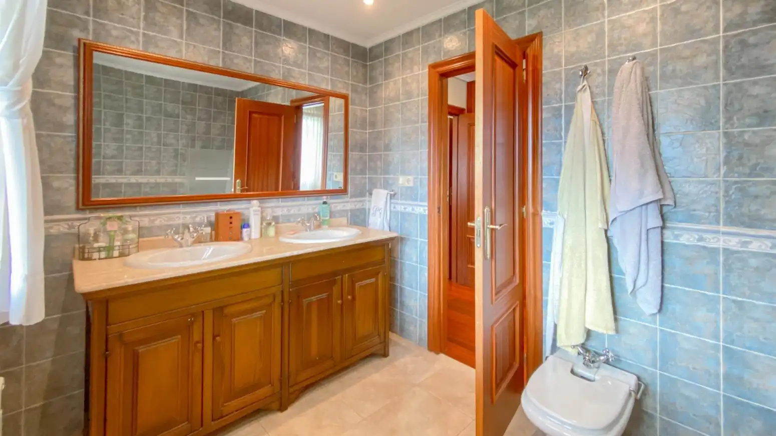 Badezimmer von Einfamilien-Reihenhaus zum Verkauf in Santa Cruz de Bezana mit Heizung, Parkett und Abstellraum