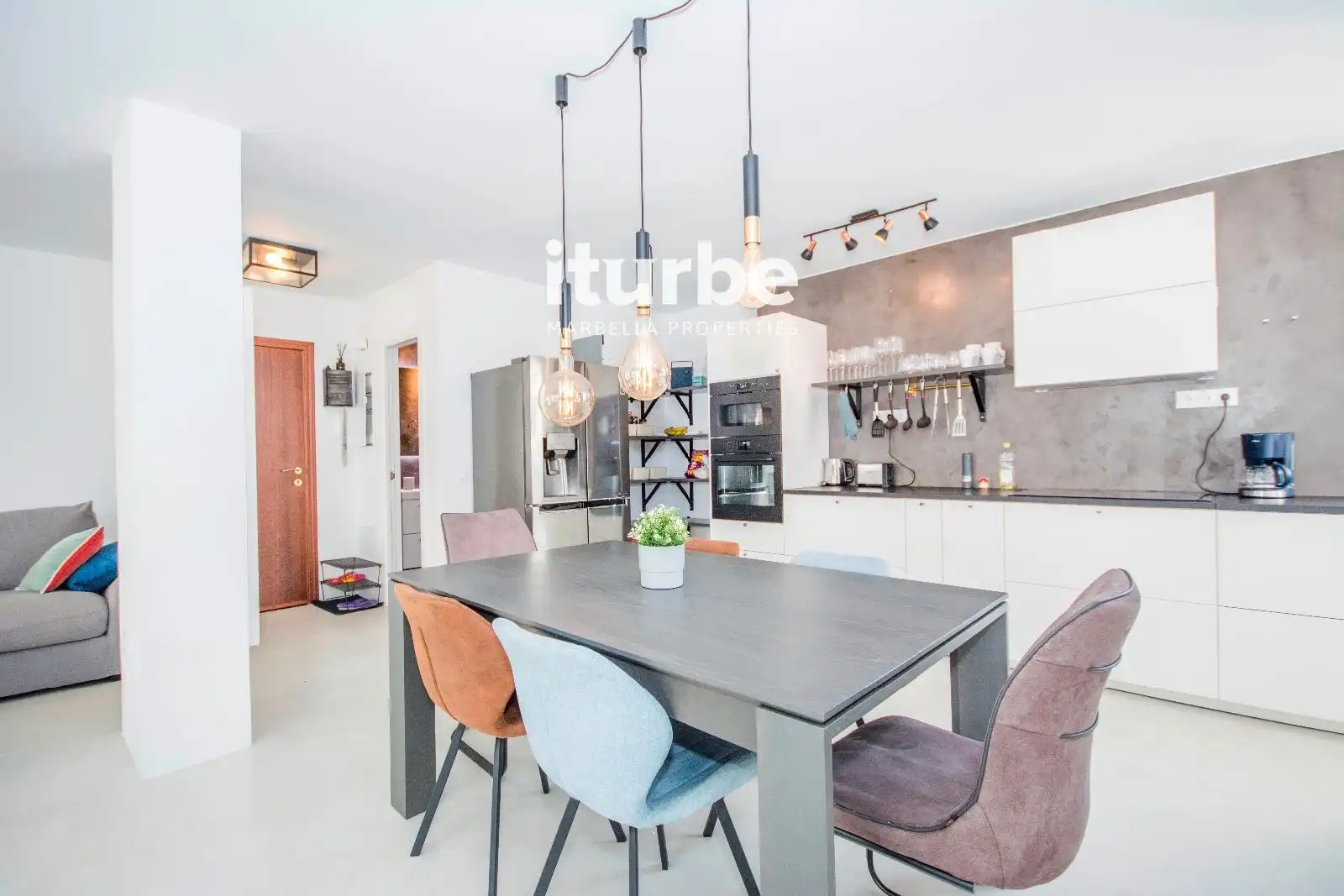 Cocina de Piso en venta en Marbella con Terraza, Piscina y Amueblado
