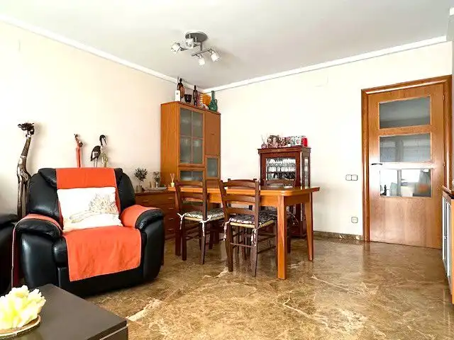 Wohnzimmer von Einfamilien-Reihenhaus zum Verkauf in Sant Boi de Llobregat mit Klimaanlage, Heizung und Terrasse