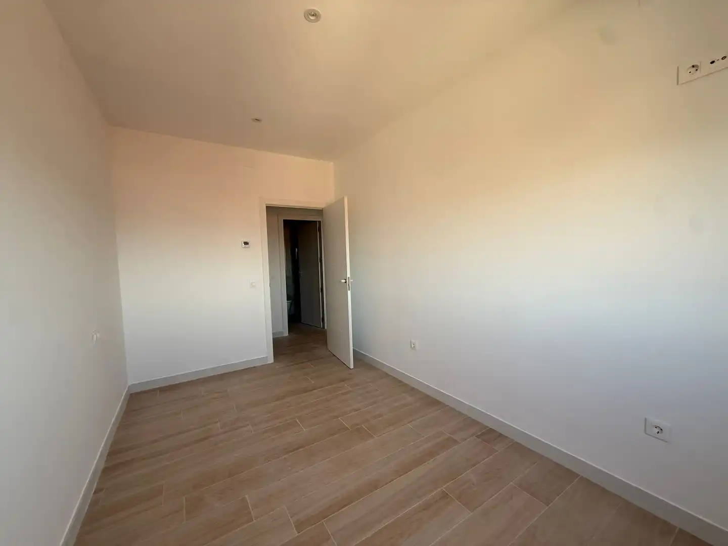 Habitación de Ático en venta en Tomelloso con Calefacción, Terraza y Balcón