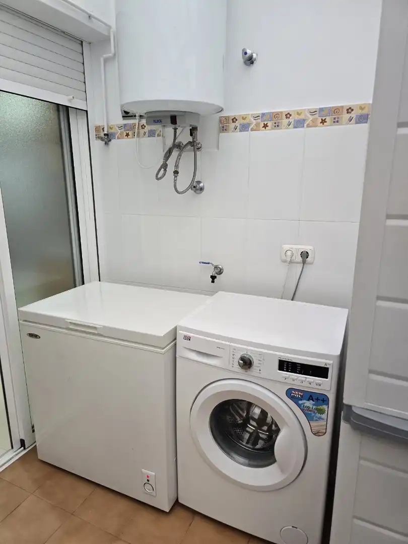 Baño de Piso de alquiler en Torrevieja con Aire acondicionado, Calefacción y Parquet