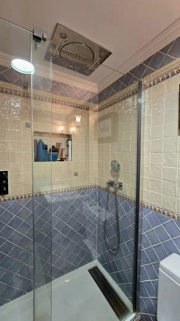 Baño de Casa adosada en venta en Alcalá de Henares con Aire acondicionado, Calefacción y Jardín privado