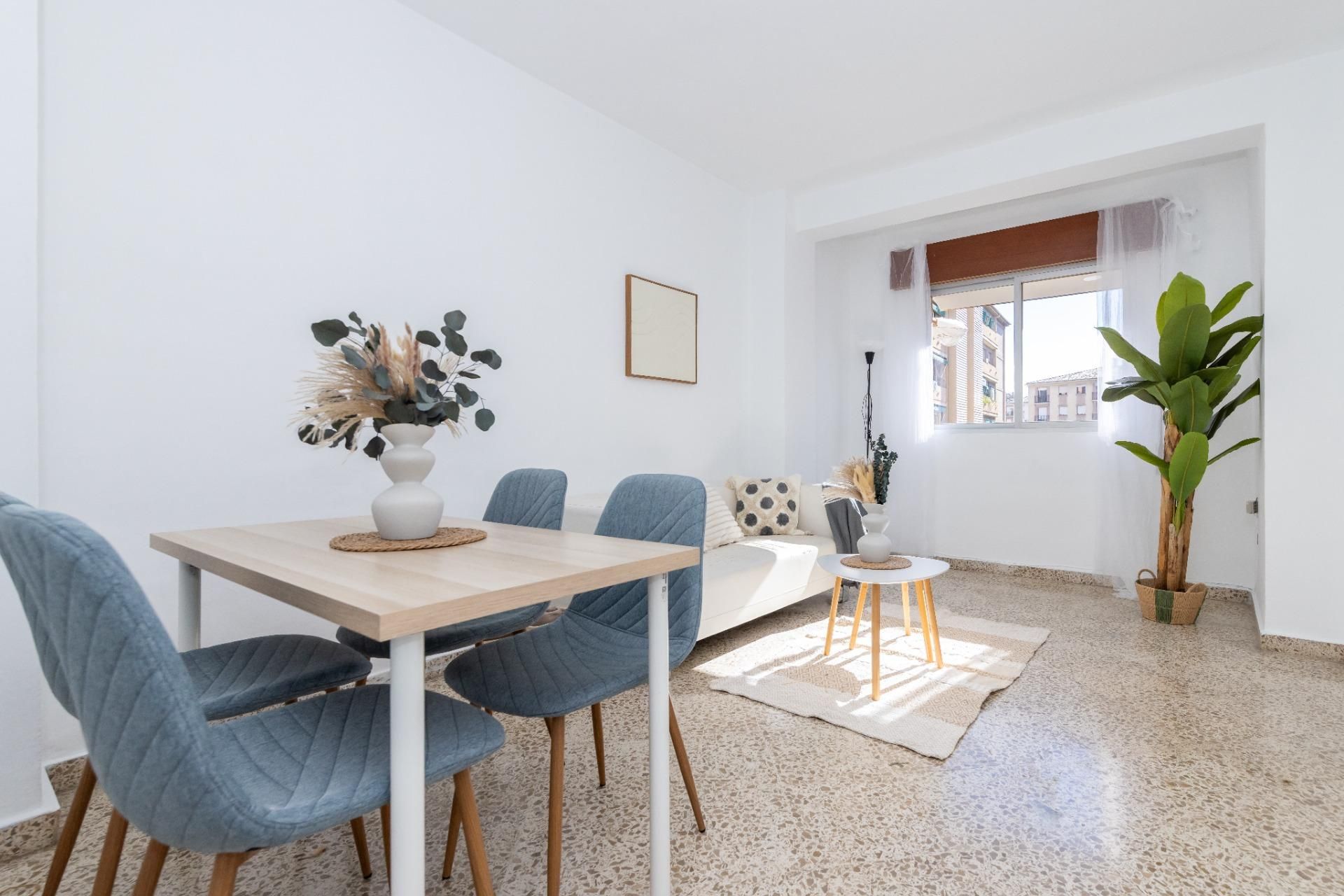 Bedroom of Flat for sale in  Granada Capital  with Balcony