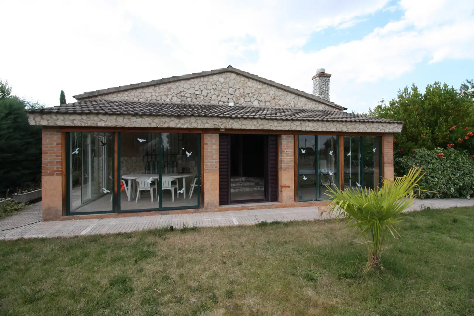Vista exterior de Casa o xalet en venda en Laguna de Duero amb Calefacció, Jardí privat i Terrassa