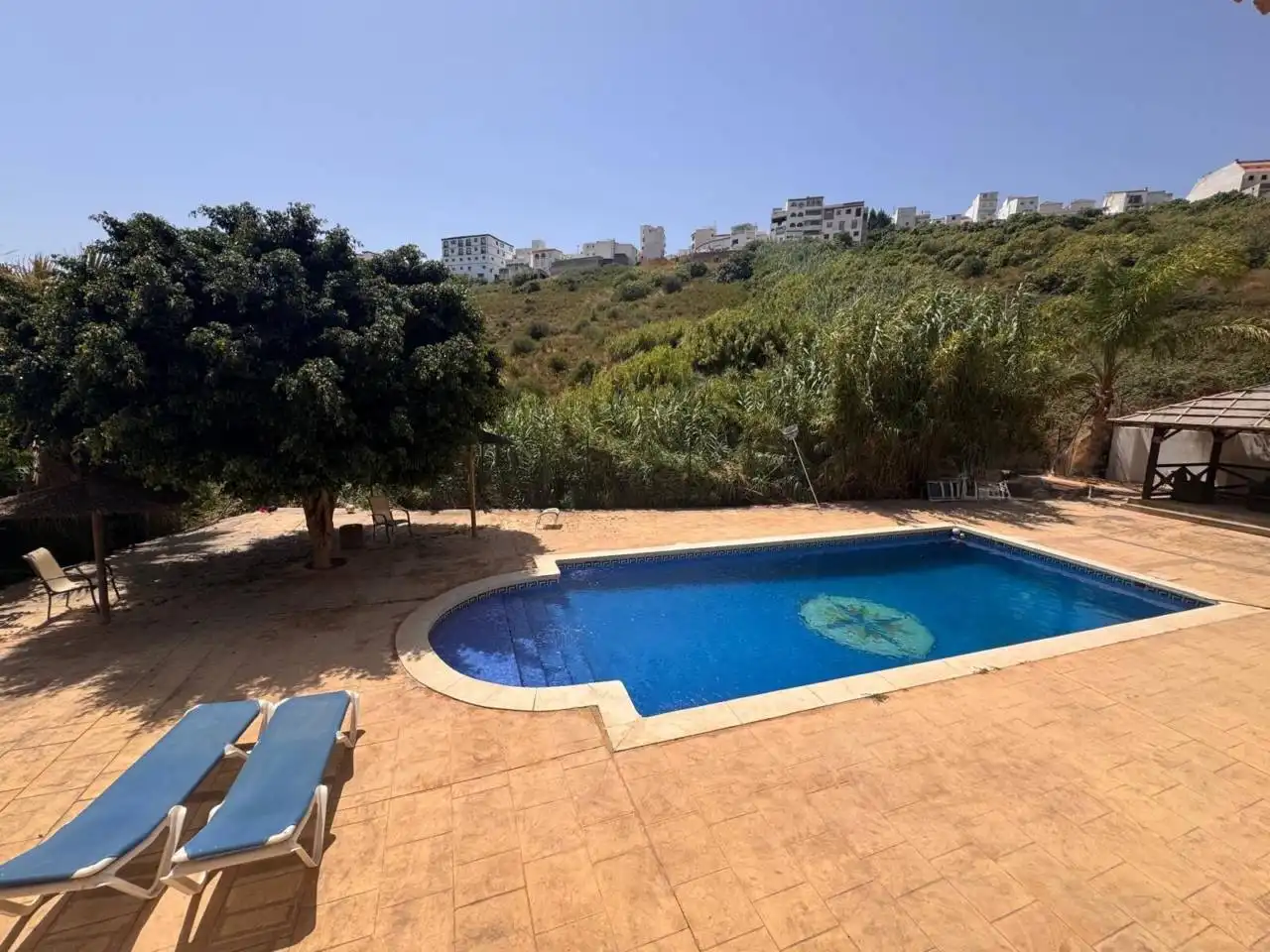 Piscina de Casa o chalet en venta en Manilva con Aire acondicionado, Calefacción y Jardín privado