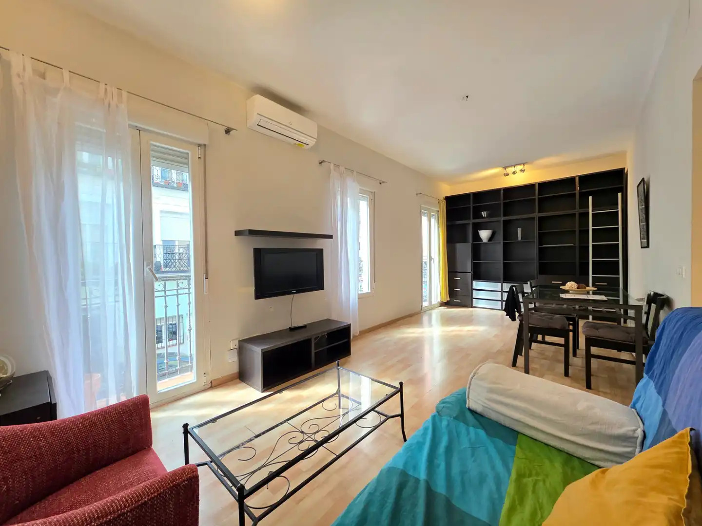 Living room of Flat for sale in  Madrid Capital  with Air Conditioner, Heating and Parquet flooring